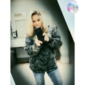 Meet your Posher, Christy